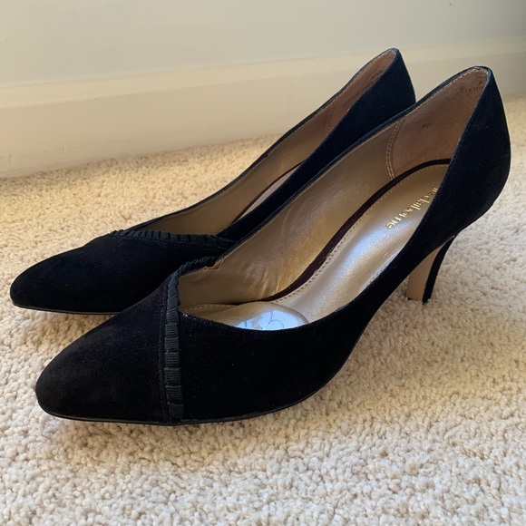 Black suede pumps - Picture 2 of 3
